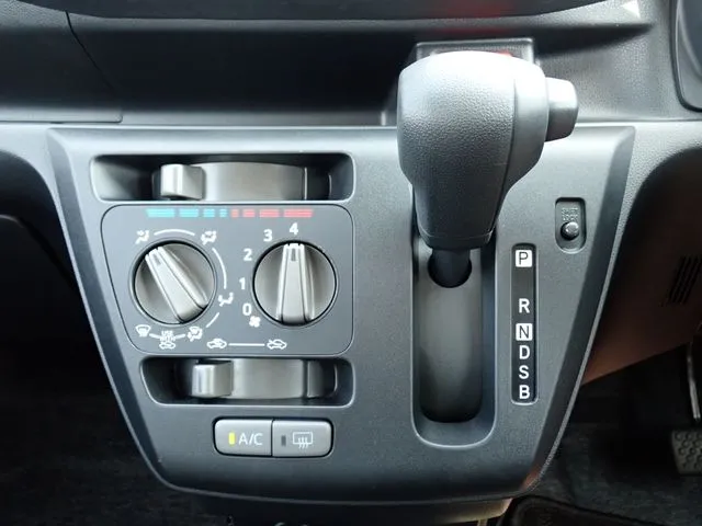 ミラ　イース（ダイハツ）の車両写真