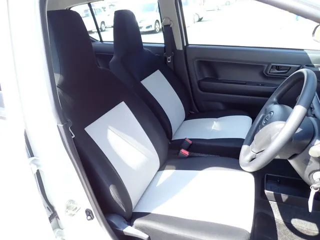 ミラ　イース（ダイハツ）の車両写真