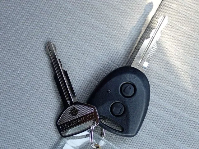 ミラ　イース（ダイハツ）の車両写真