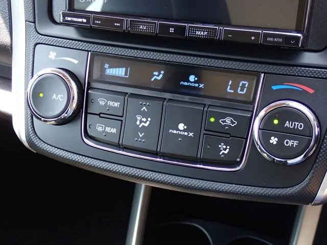 トヨタ　カローラフィールダー　ハイブリッド