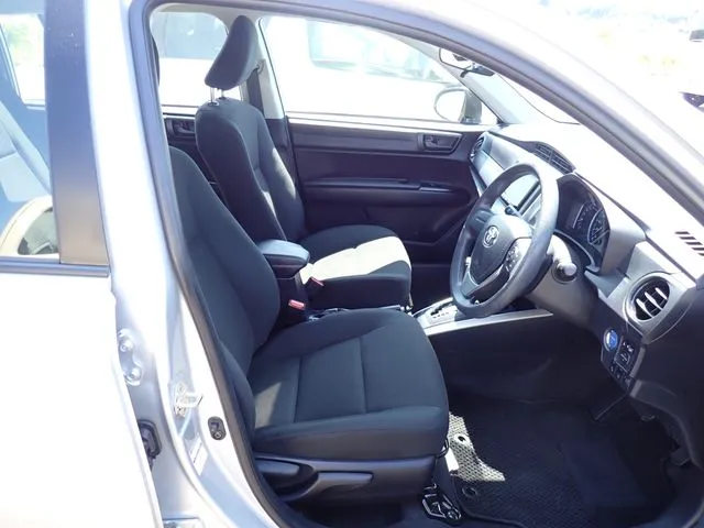 トヨタ　カローラフィールダー　ハイブリッド