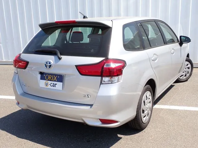 トヨタ　カローラフィールダー　ハイブリッド