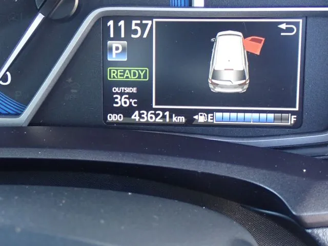 トヨタ　カローラフィールダー　ハイブリッド