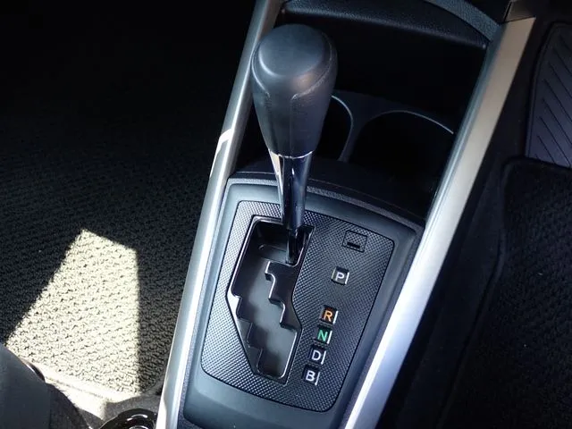 トヨタ　カローラフィールダー　ハイブリッド