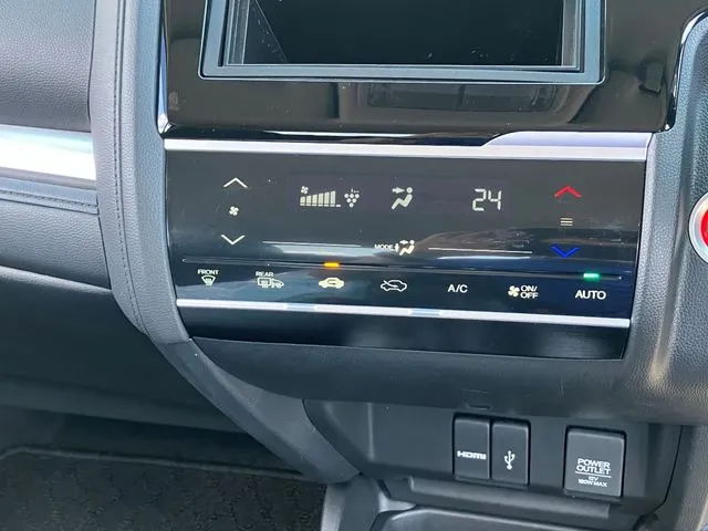 ホンダ フィット ハイブリッド 4WD