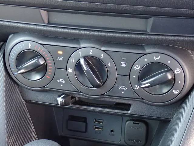 マツダ　デミオ