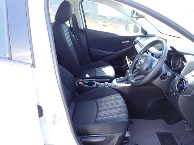 マツダ　デミオ