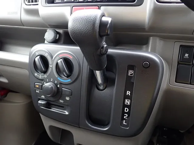 エブリイバン（スズキ）の車両写真