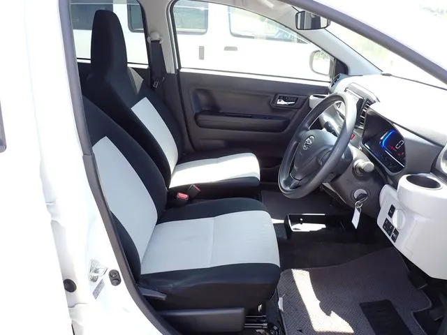 ミラ イース(ダイハツ)の車両写真