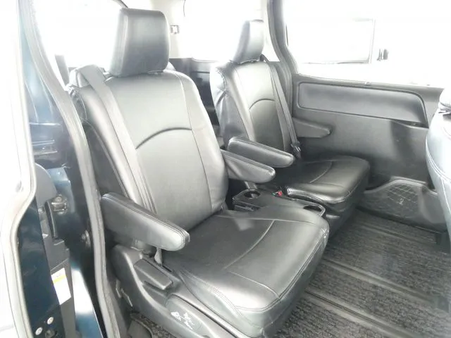 トヨタ　ヴォクシー　ハイブリッド