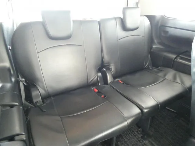 トヨタ　ヴォクシー　ハイブリッド