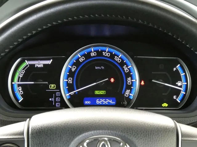 トヨタ　ヴォクシー　ハイブリッド