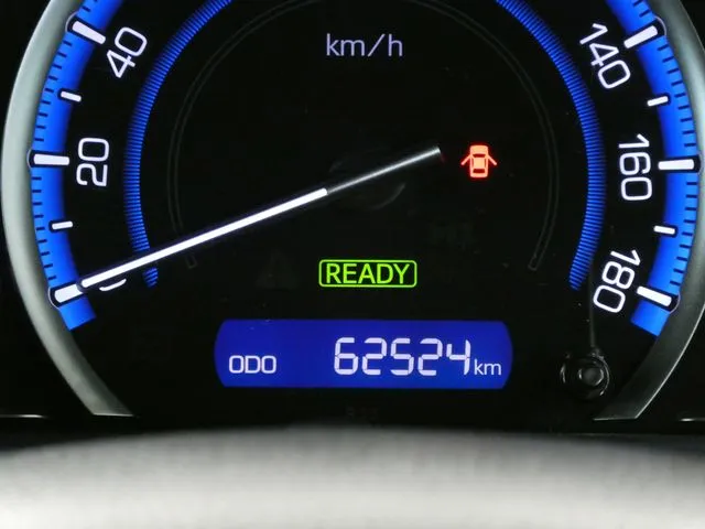 トヨタ　ヴォクシー　ハイブリッド