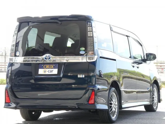 トヨタ　ヴォクシー　ハイブリッド