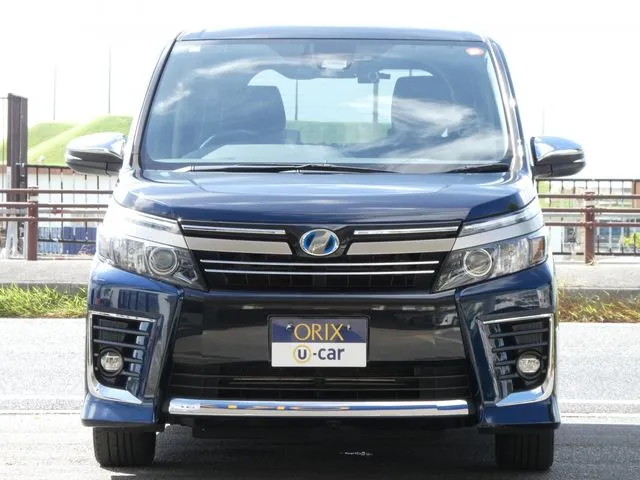 トヨタ　ヴォクシー　ハイブリッド