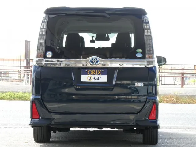 トヨタ　ヴォクシー　ハイブリッド