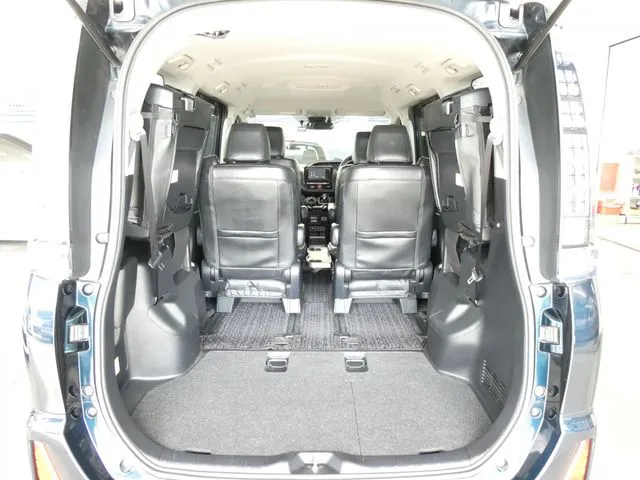 トヨタ　ヴォクシー　ハイブリッド