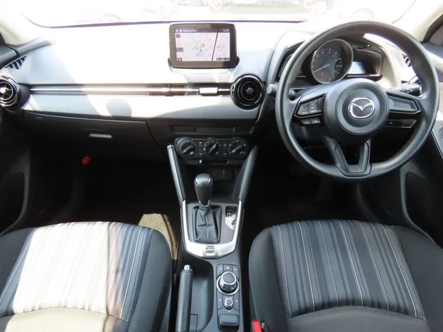 ＭＡＺＤＡ２（マツダ）の車両写真