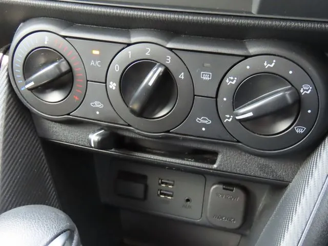 ＭＡＺＤＡ２（マツダ）の車両写真