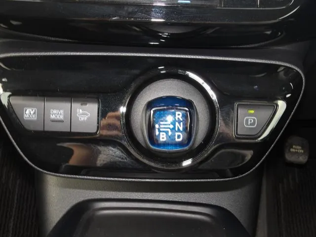 トヨタ　プリウス