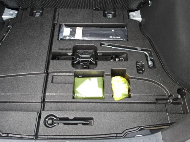 トヨタ　プリウス