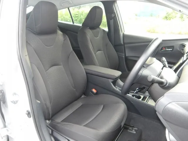 トヨタ　プリウス