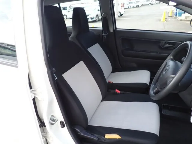 ミラ　イース（ダイハツ）の車両写真