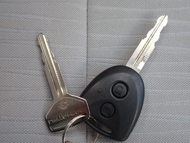 ミラ　イース（ダイハツ）の車両写真