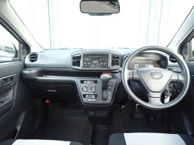 ミラ　イース（ダイハツ）の車両写真