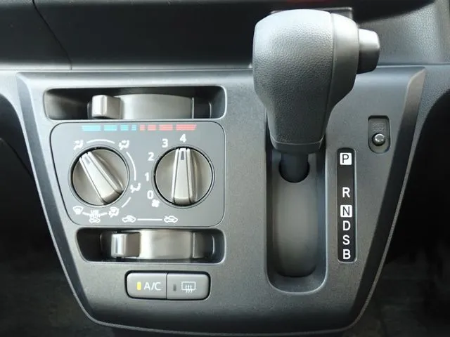 ミラ　イース（ダイハツ）の車両写真