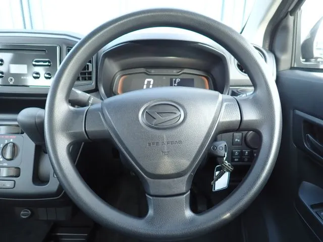 ミラ　イース（ダイハツ）の車両写真