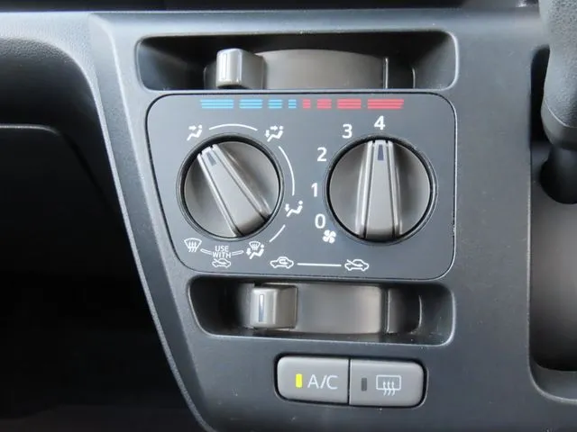 ミラ イース(ダイハツ)の車両写真