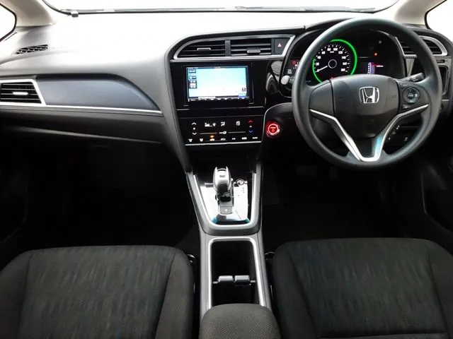ホンダ　シャトル　ハイブリッド