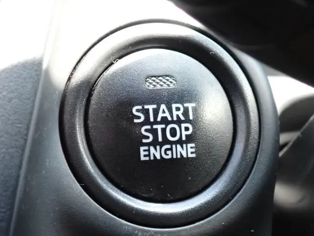 ＭＡＺＤＡ２（マツダ）の車両写真