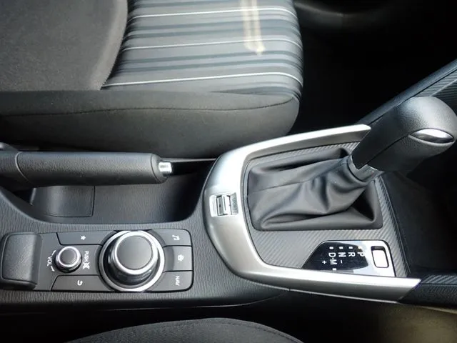 ＭＡＺＤＡ２（マツダ）の車両写真