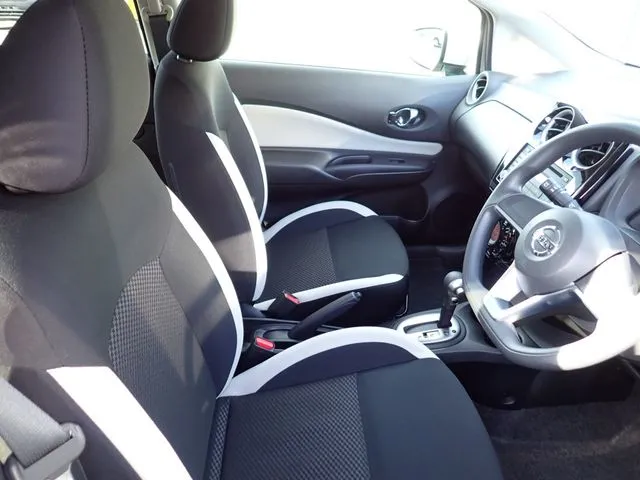 ニッサン　ノート