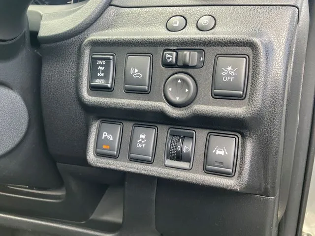 ニッサン　ノート　４ＷＤ