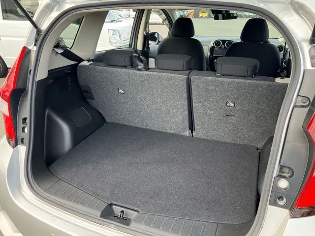 ニッサン　ノート　４ＷＤ