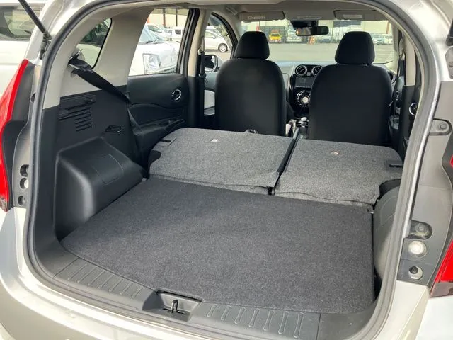 ニッサン　ノート　４ＷＤ