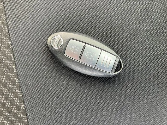 ニッサン　ノート　４ＷＤ