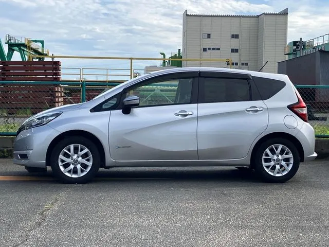 ニッサン　ノート　４ＷＤ