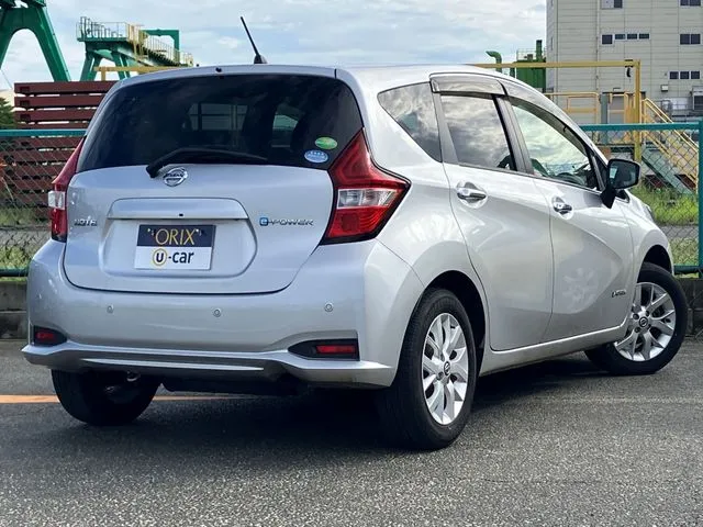 ニッサン　ノート　４ＷＤ