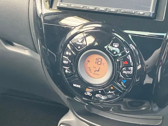 ニッサン　ノート　４ＷＤ