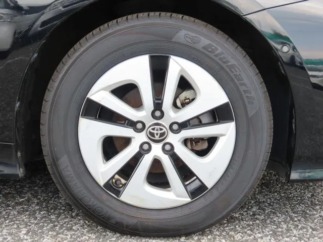 プリウス（トヨタ）の車両写真