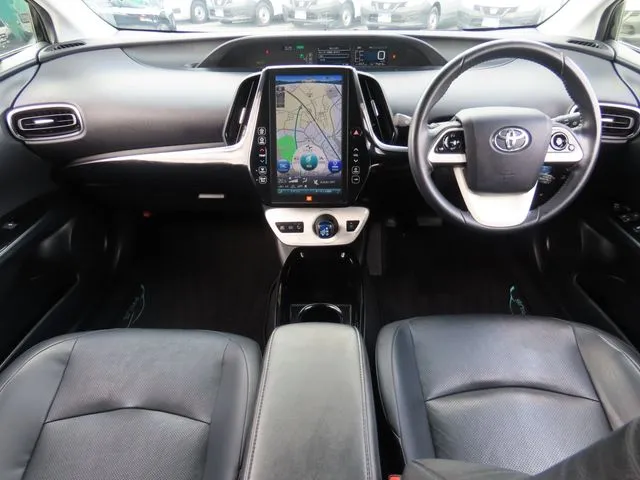 プリウス（トヨタ）の車両写真