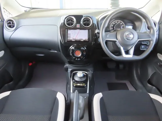 ノート(ニッサン)の車両写真