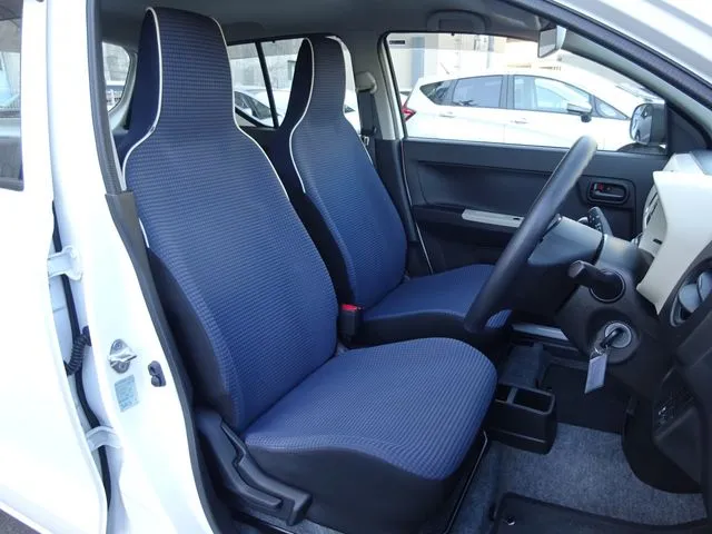 アルト 4WD(スズキ)の車両写真