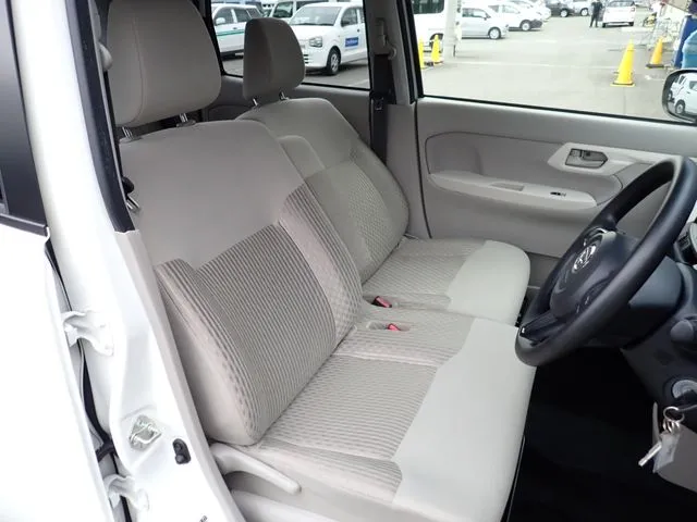 ムーヴ（ダイハツ）の車両写真