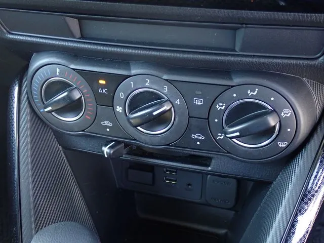 マツダ　デミオ