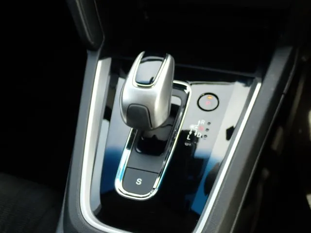 シャトル　ハイブリッド（ホンダ）の車両写真